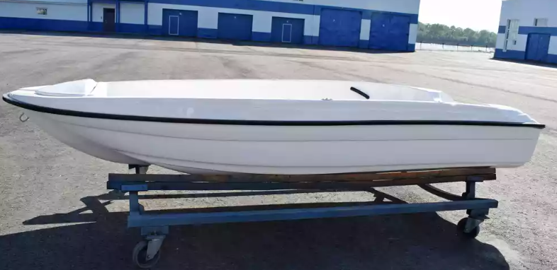 Стеклопластиковая лодка Пингвин (тримаран) в Смоленске