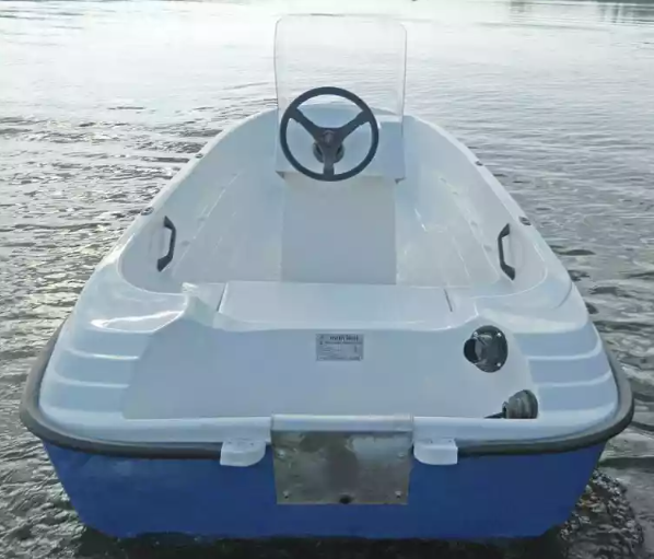 Стеклопластиковая лодка Пингвин с консолью (тримаран) в Смоленске