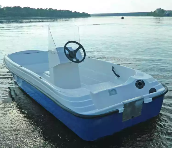 Стеклопластиковая лодка Пингвин с консолью (тримаран) в Смоленске