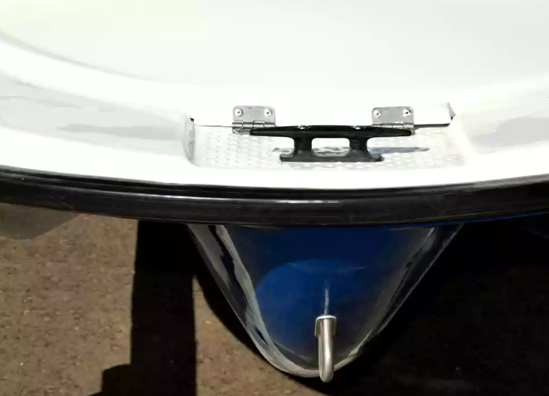 Стеклопластиковая лодка Пингвин с консолью (тримаран) в Смоленске