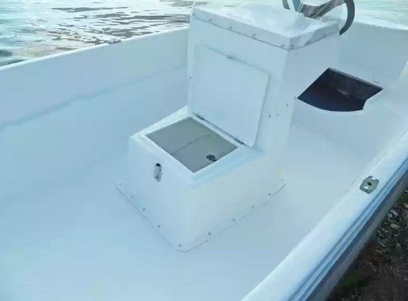 Стеклопластиковая лодка Пингвин с консолью (тримаран) в Смоленске