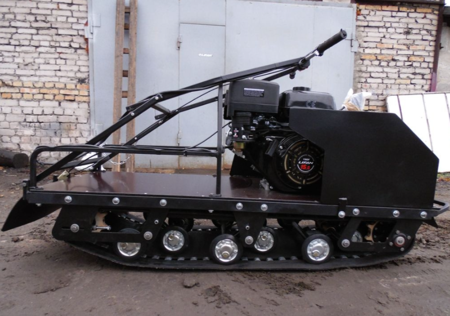 Мотобуксировщик AhtaR Зима 15 л/с с вариатором в Смоленске