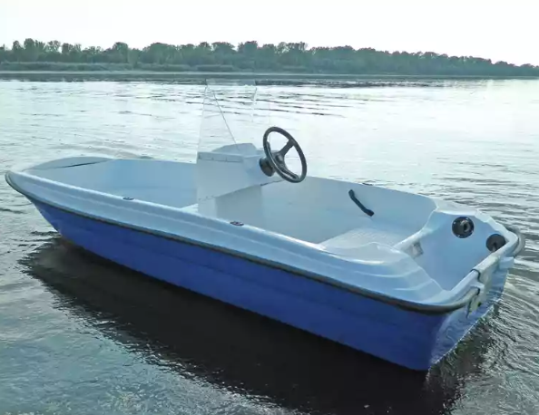 Стеклопластиковая лодка Пингвин с консолью (тримаран) в Смоленске