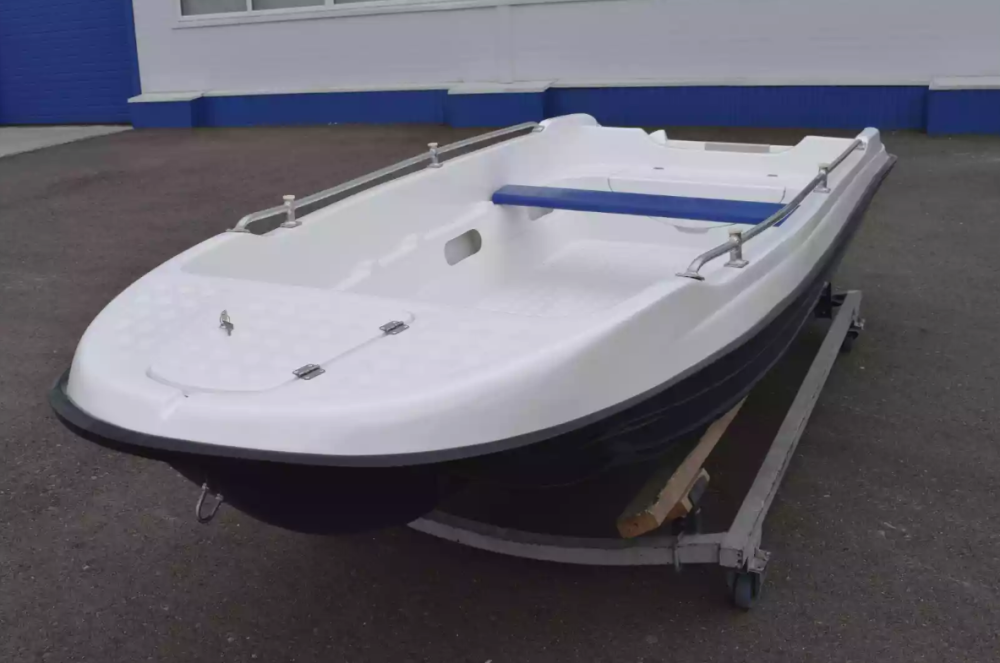 Стеклопластиковая лодка Пингвин New (тримаран) в Смоленске